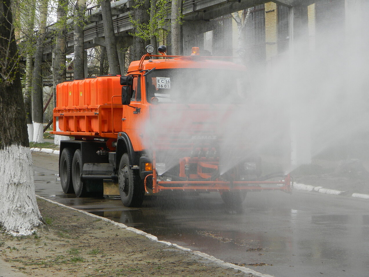 Комплексная дорожная машина КДМ-316 с комплектом поливомоечного  оборудования - ООО 