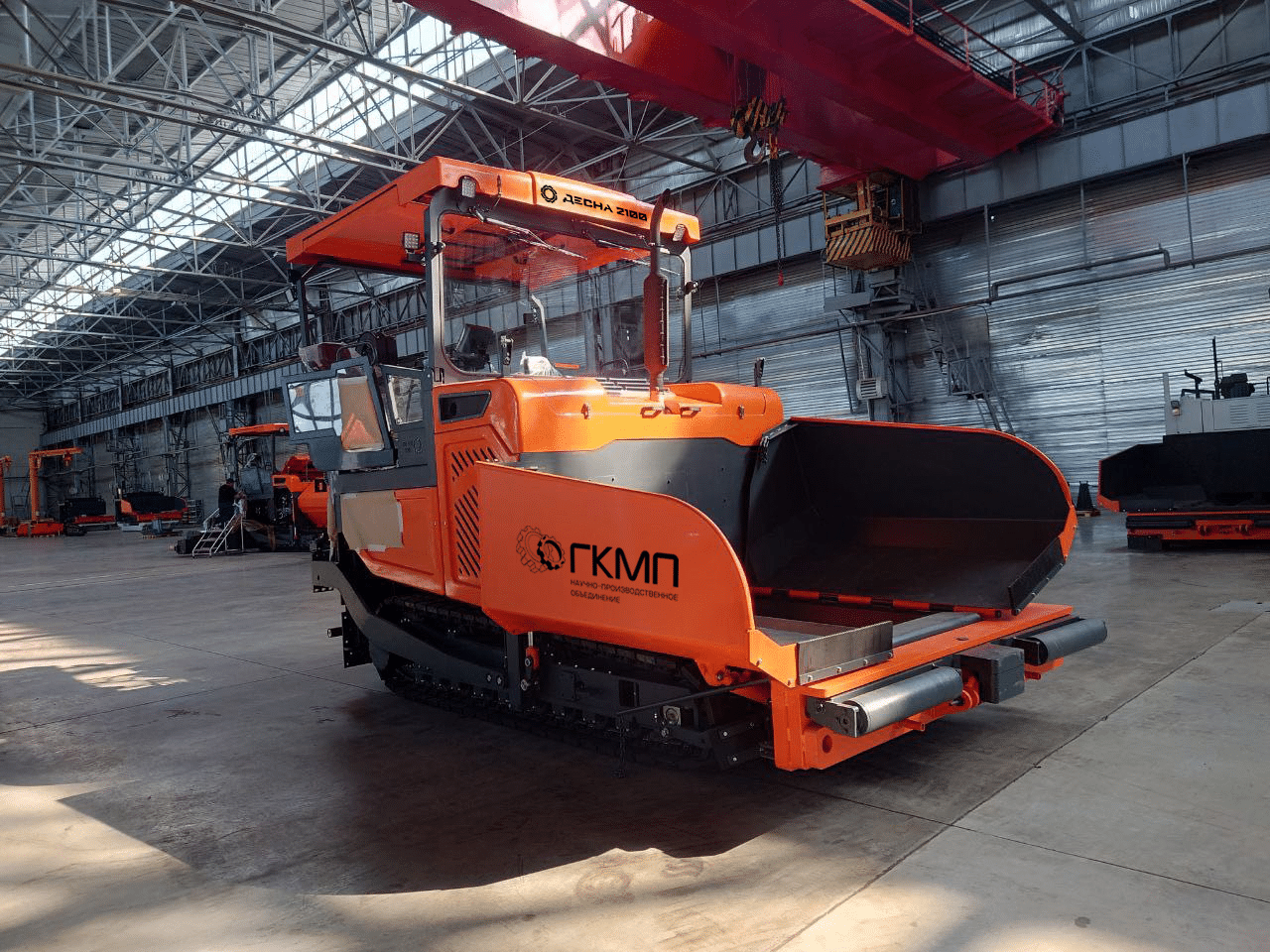 Беспилотная технология укладки асфальтового покрытия с использованием российского асфальтоукладчика «ДЕСНА 2100»